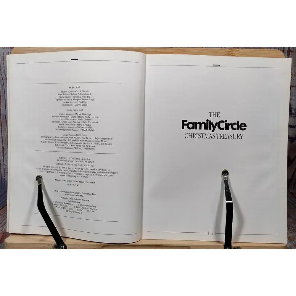 Family‎ Circle Christmas Treasury Book